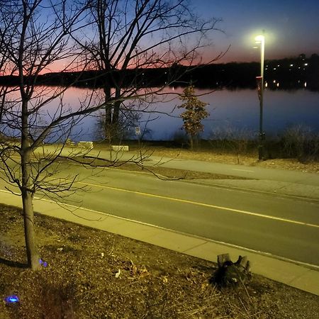 Kokomo Inn Bed And Breakfast Ottawa-Gatineau'S Only Tropical Riverfront B&B On The National Capital Cycling Pathway Route Verte #1 - For Adults Only - Chambre D'Hotes Tropical Aux Berges Des Outaouais Bnb #17542O Dış mekan fotoğraf