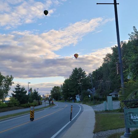 Kokomo Inn Bed And Breakfast Ottawa-Gatineau'S Only Tropical Riverfront B&B On The National Capital Cycling Pathway Route Verte #1 - For Adults Only - Chambre D'Hotes Tropical Aux Berges Des Outaouais Bnb #17542O Dış mekan fotoğraf