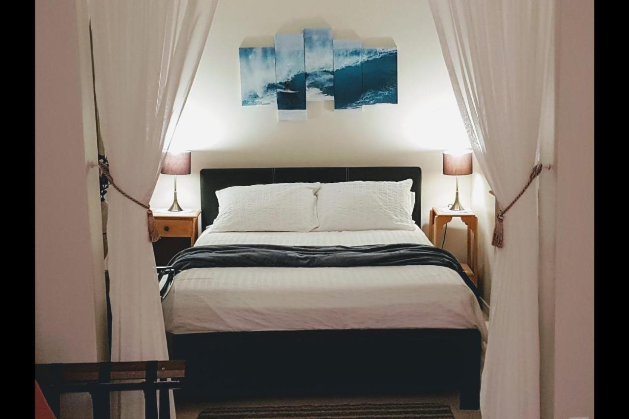 Kokomo Inn Bed And Breakfast Ottawa-Gatineau'S Only Tropical Riverfront B&B On The National Capital Cycling Pathway Route Verte #1 - For Adults Only - Chambre D'Hotes Tropical Aux Berges Des Outaouais Bnb #17542O Dış mekan fotoğraf