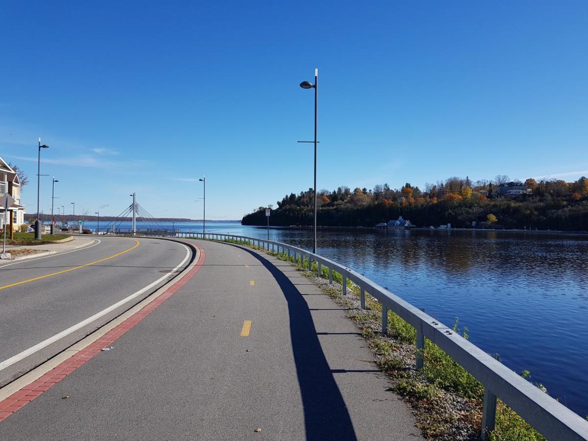 Kokomo Inn Bed And Breakfast Ottawa-Gatineau'S Only Tropical Riverfront B&B On The National Capital Cycling Pathway Route Verte #1 - For Adults Only - Chambre D'Hotes Tropical Aux Berges Des Outaouais Bnb #17542O Dış mekan fotoğraf