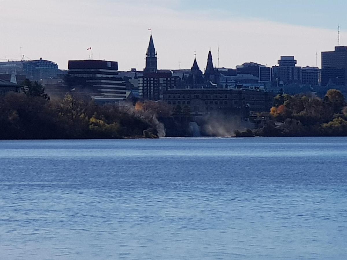 Kokomo Inn Bed And Breakfast Ottawa-Gatineau'S Only Tropical Riverfront B&B On The National Capital Cycling Pathway Route Verte #1 - For Adults Only - Chambre D'Hotes Tropical Aux Berges Des Outaouais Bnb #17542O Dış mekan fotoğraf