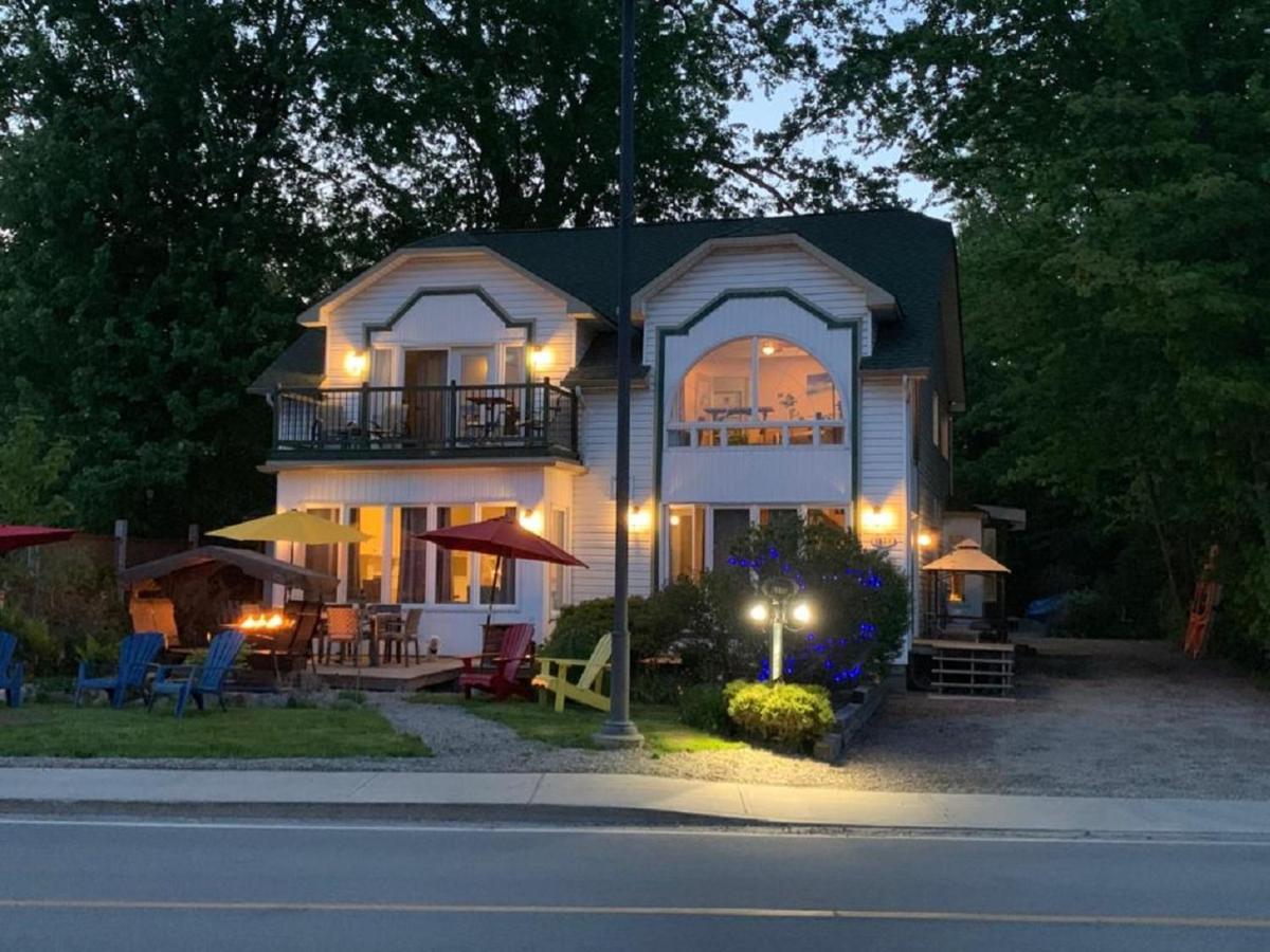 Kokomo Inn Bed And Breakfast Ottawa-Gatineau'S Only Tropical Riverfront B&B On The National Capital Cycling Pathway Route Verte #1 - For Adults Only - Chambre D'Hotes Tropical Aux Berges Des Outaouais Bnb #17542O Dış mekan fotoğraf
