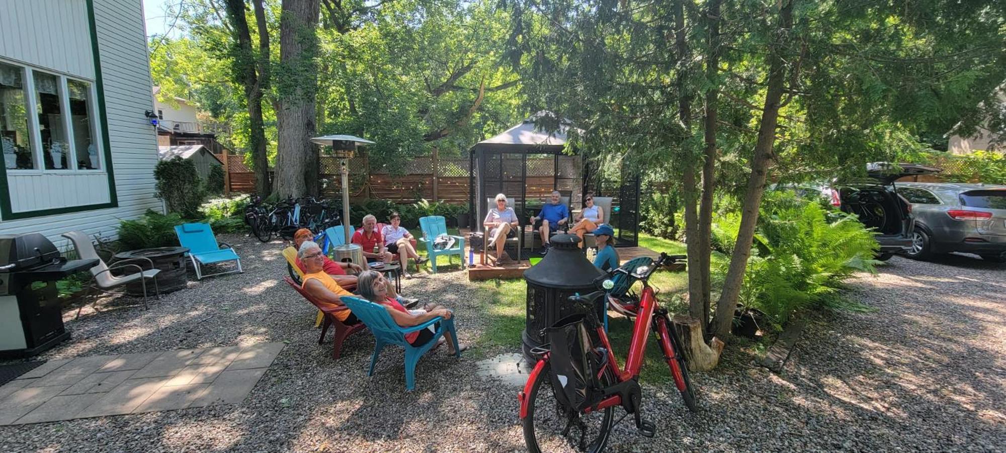 Kokomo Inn Bed And Breakfast Ottawa-Gatineau'S Only Tropical Riverfront B&B On The National Capital Cycling Pathway Route Verte #1 - For Adults Only - Chambre D'Hotes Tropical Aux Berges Des Outaouais Bnb #17542O Dış mekan fotoğraf
