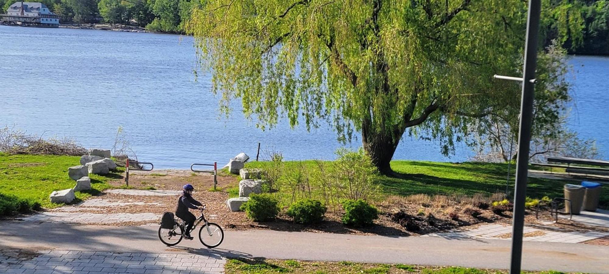 Kokomo Inn Bed And Breakfast Ottawa-Gatineau'S Only Tropical Riverfront B&B On The National Capital Cycling Pathway Route Verte #1 - For Adults Only - Chambre D'Hotes Tropical Aux Berges Des Outaouais Bnb #17542O Dış mekan fotoğraf