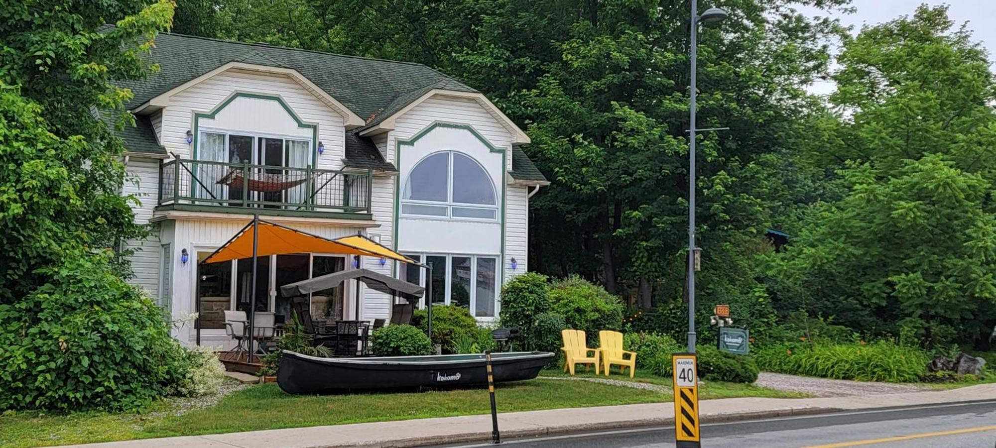 Kokomo Inn Bed And Breakfast Ottawa-Gatineau'S Only Tropical Riverfront B&B On The National Capital Cycling Pathway Route Verte #1 - For Adults Only - Chambre D'Hotes Tropical Aux Berges Des Outaouais Bnb #17542O Dış mekan fotoğraf