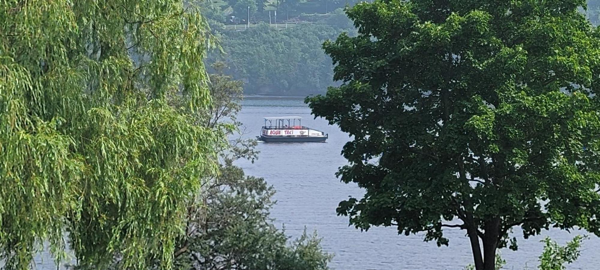 Kokomo Inn Bed And Breakfast Ottawa-Gatineau'S Only Tropical Riverfront B&B On The National Capital Cycling Pathway Route Verte #1 - For Adults Only - Chambre D'Hotes Tropical Aux Berges Des Outaouais Bnb #17542O Dış mekan fotoğraf