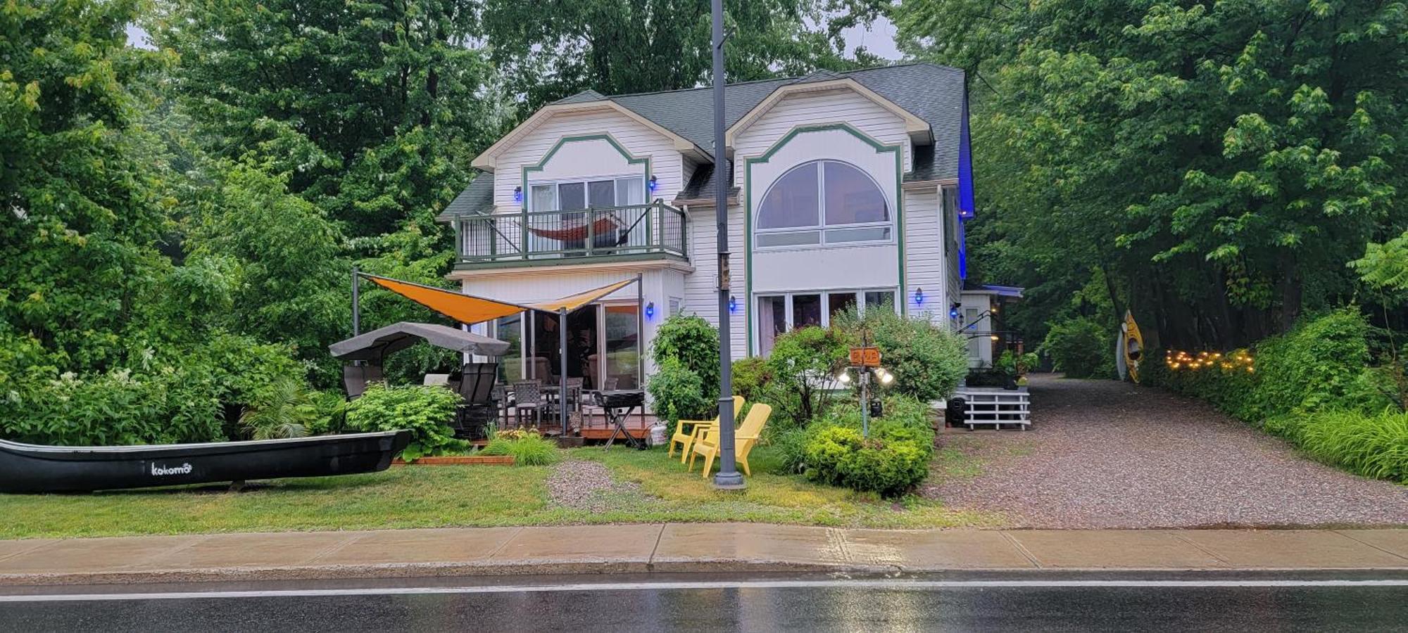 Kokomo Inn Bed And Breakfast Ottawa-Gatineau'S Only Tropical Riverfront B&B On The National Capital Cycling Pathway Route Verte #1 - For Adults Only - Chambre D'Hotes Tropical Aux Berges Des Outaouais Bnb #17542O Dış mekan fotoğraf