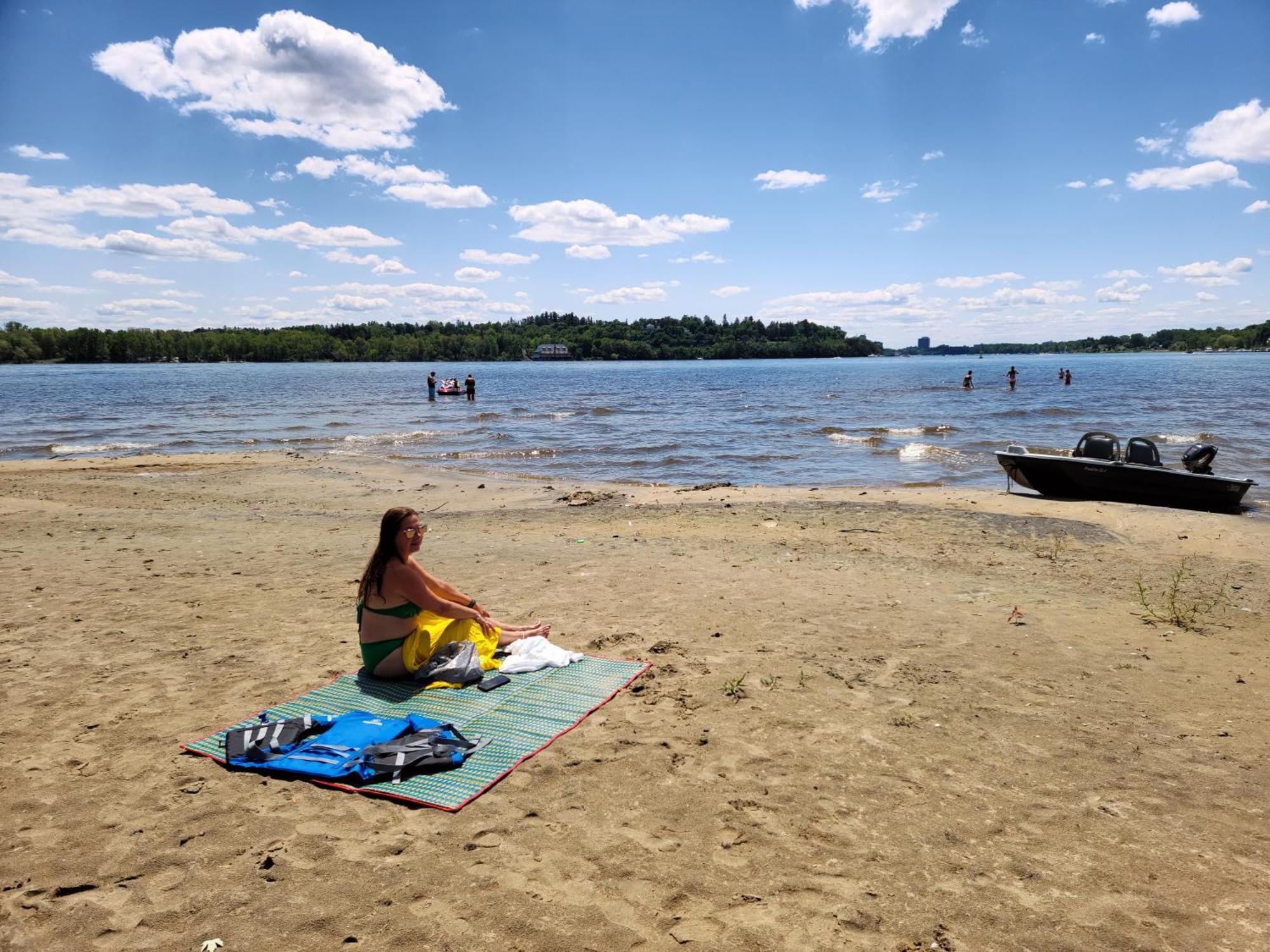 Kokomo Inn Bed And Breakfast Ottawa-Gatineau'S Only Tropical Riverfront B&B On The National Capital Cycling Pathway Route Verte #1 - For Adults Only - Chambre D'Hotes Tropical Aux Berges Des Outaouais Bnb #17542O Dış mekan fotoğraf