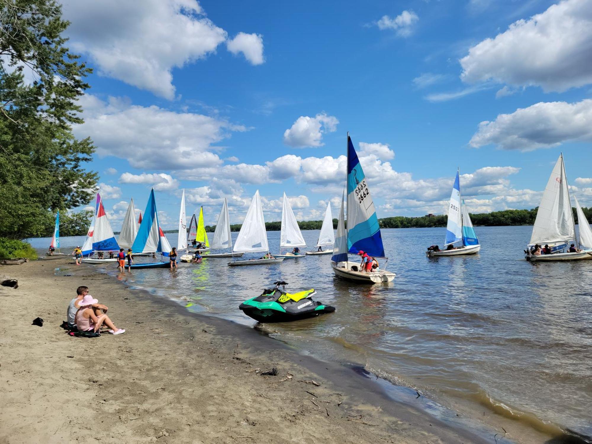 Kokomo Inn Bed And Breakfast Ottawa-Gatineau'S Only Tropical Riverfront B&B On The National Capital Cycling Pathway Route Verte #1 - For Adults Only - Chambre D'Hotes Tropical Aux Berges Des Outaouais Bnb #17542O Dış mekan fotoğraf