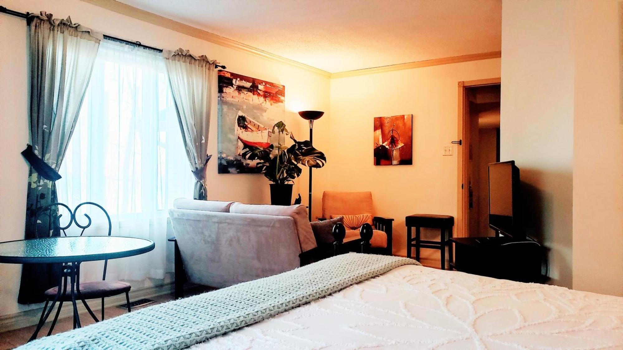 Kokomo Inn Bed And Breakfast Ottawa-Gatineau'S Only Tropical Riverfront B&B On The National Capital Cycling Pathway Route Verte #1 - For Adults Only - Chambre D'Hotes Tropical Aux Berges Des Outaouais Bnb #17542O Dış mekan fotoğraf