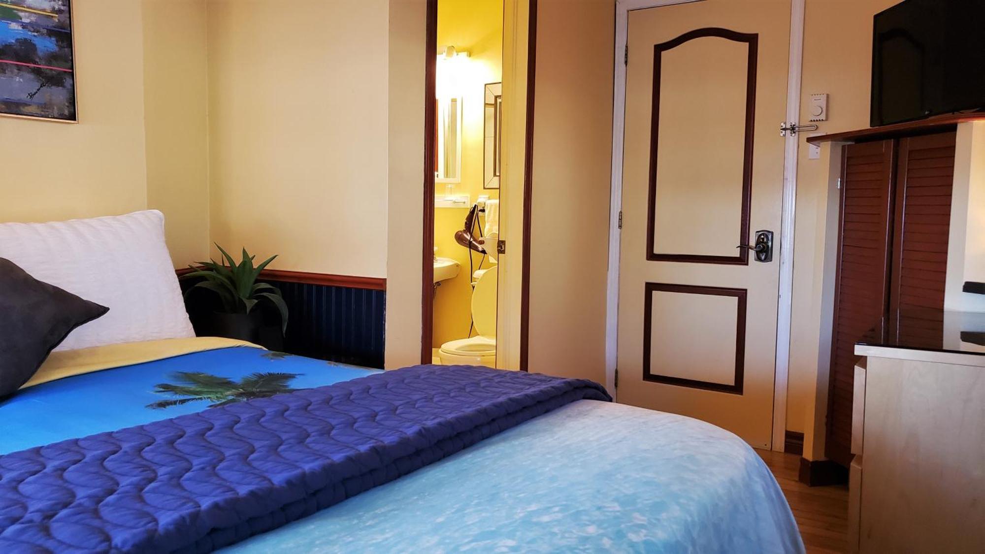 Kokomo Inn Bed And Breakfast Ottawa-Gatineau'S Only Tropical Riverfront B&B On The National Capital Cycling Pathway Route Verte #1 - For Adults Only - Chambre D'Hotes Tropical Aux Berges Des Outaouais Bnb #17542O Oda fotoğraf