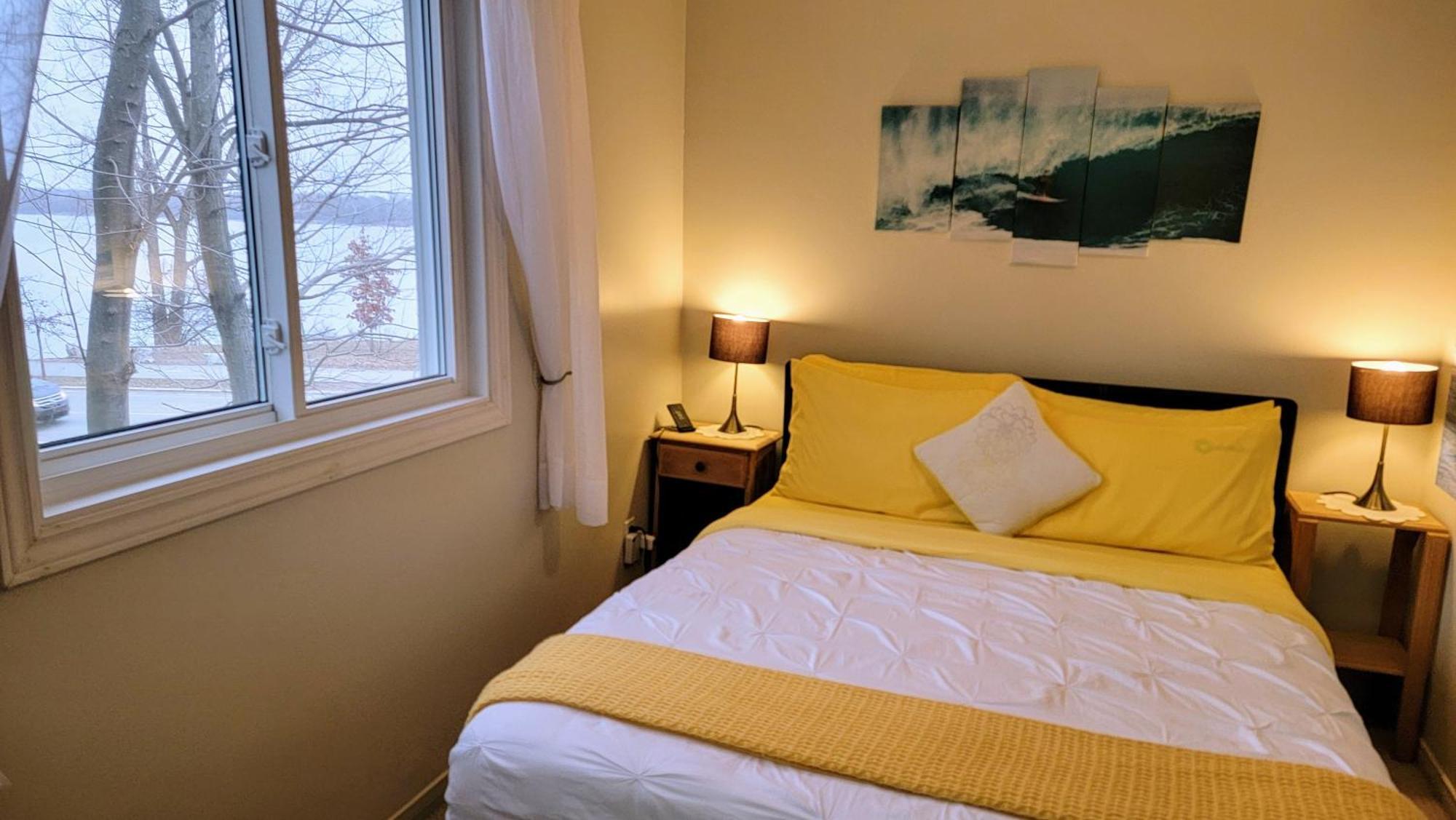 Kokomo Inn Bed And Breakfast Ottawa-Gatineau'S Only Tropical Riverfront B&B On The National Capital Cycling Pathway Route Verte #1 - For Adults Only - Chambre D'Hotes Tropical Aux Berges Des Outaouais Bnb #17542O Oda fotoğraf