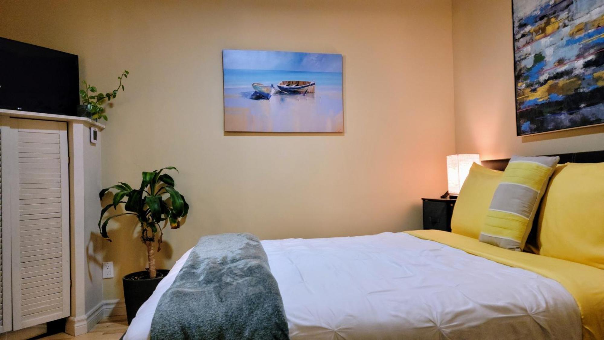 Kokomo Inn Bed And Breakfast Ottawa-Gatineau'S Only Tropical Riverfront B&B On The National Capital Cycling Pathway Route Verte #1 - For Adults Only - Chambre D'Hotes Tropical Aux Berges Des Outaouais Bnb #17542O Oda fotoğraf