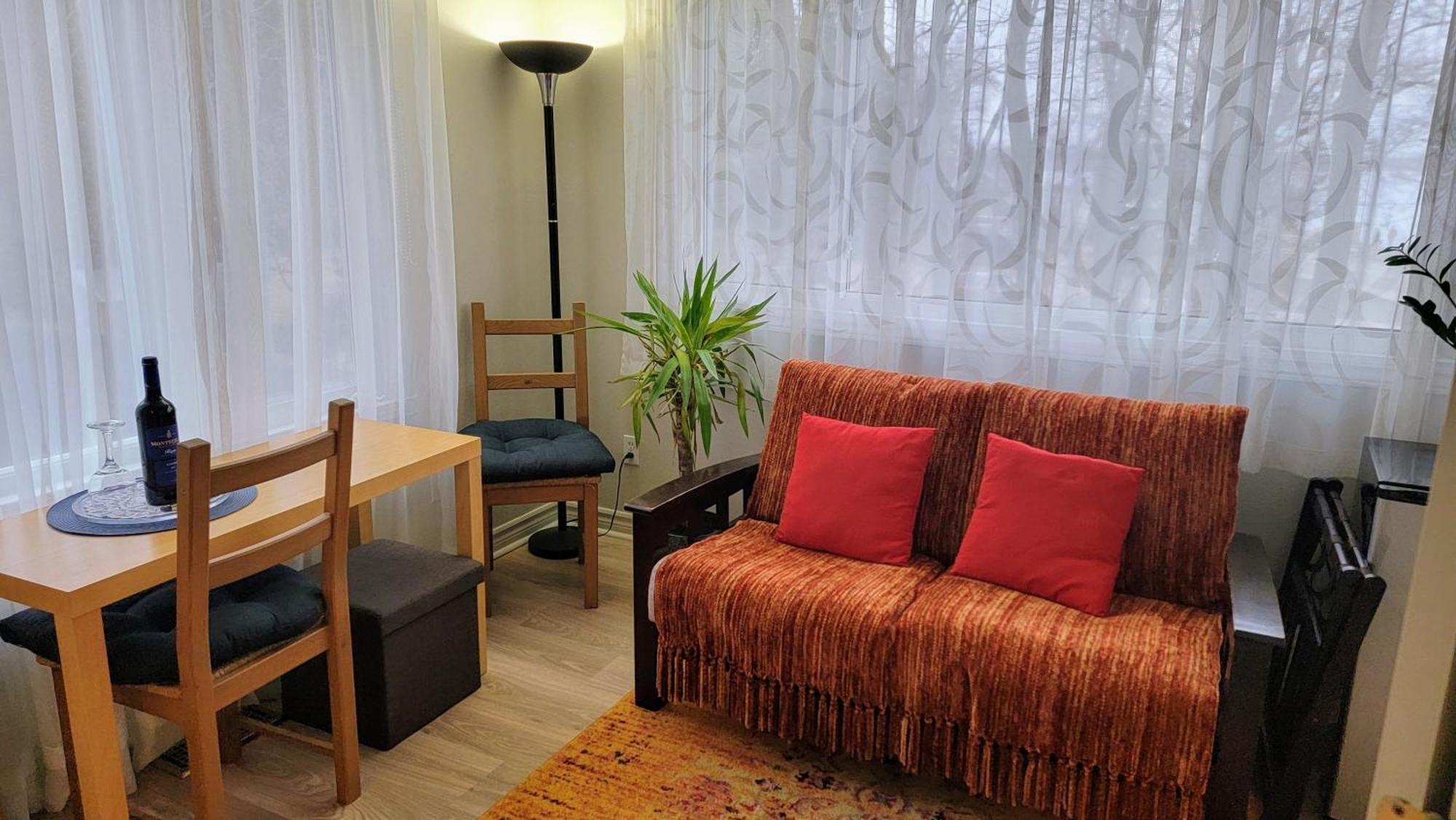 Kokomo Inn Bed And Breakfast Ottawa-Gatineau'S Only Tropical Riverfront B&B On The National Capital Cycling Pathway Route Verte #1 - For Adults Only - Chambre D'Hotes Tropical Aux Berges Des Outaouais Bnb #17542O Oda fotoğraf