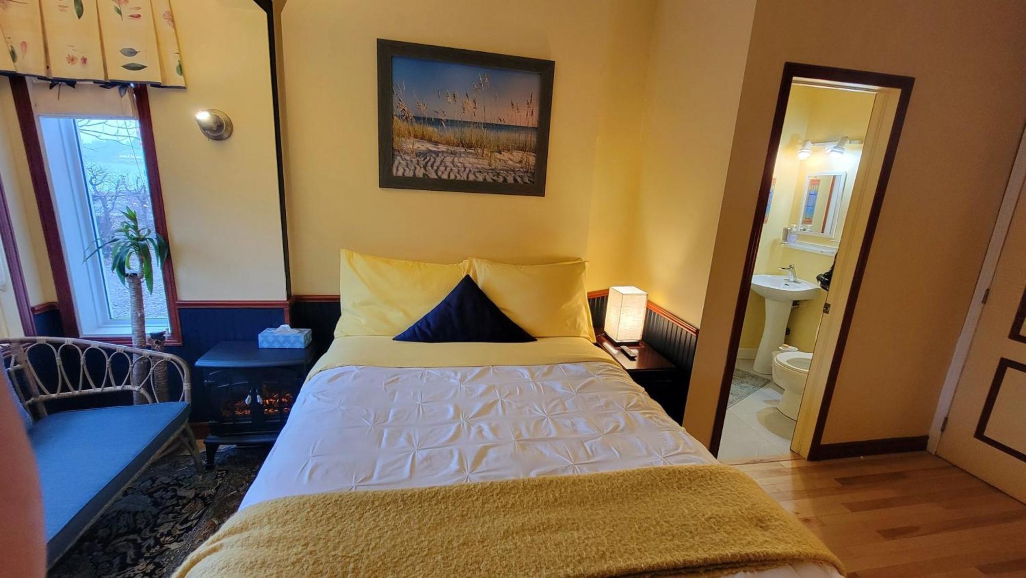 Kokomo Inn Bed And Breakfast Ottawa-Gatineau'S Only Tropical Riverfront B&B On The National Capital Cycling Pathway Route Verte #1 - For Adults Only - Chambre D'Hotes Tropical Aux Berges Des Outaouais Bnb #17542O Oda fotoğraf