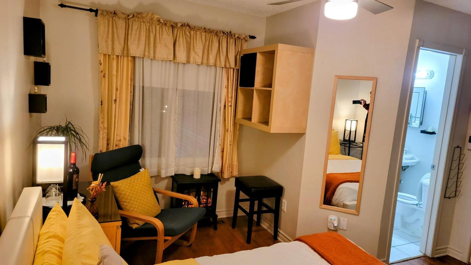 Kokomo Inn Bed And Breakfast Ottawa-Gatineau'S Only Tropical Riverfront B&B On The National Capital Cycling Pathway Route Verte #1 - For Adults Only - Chambre D'Hotes Tropical Aux Berges Des Outaouais Bnb #17542O Oda fotoğraf