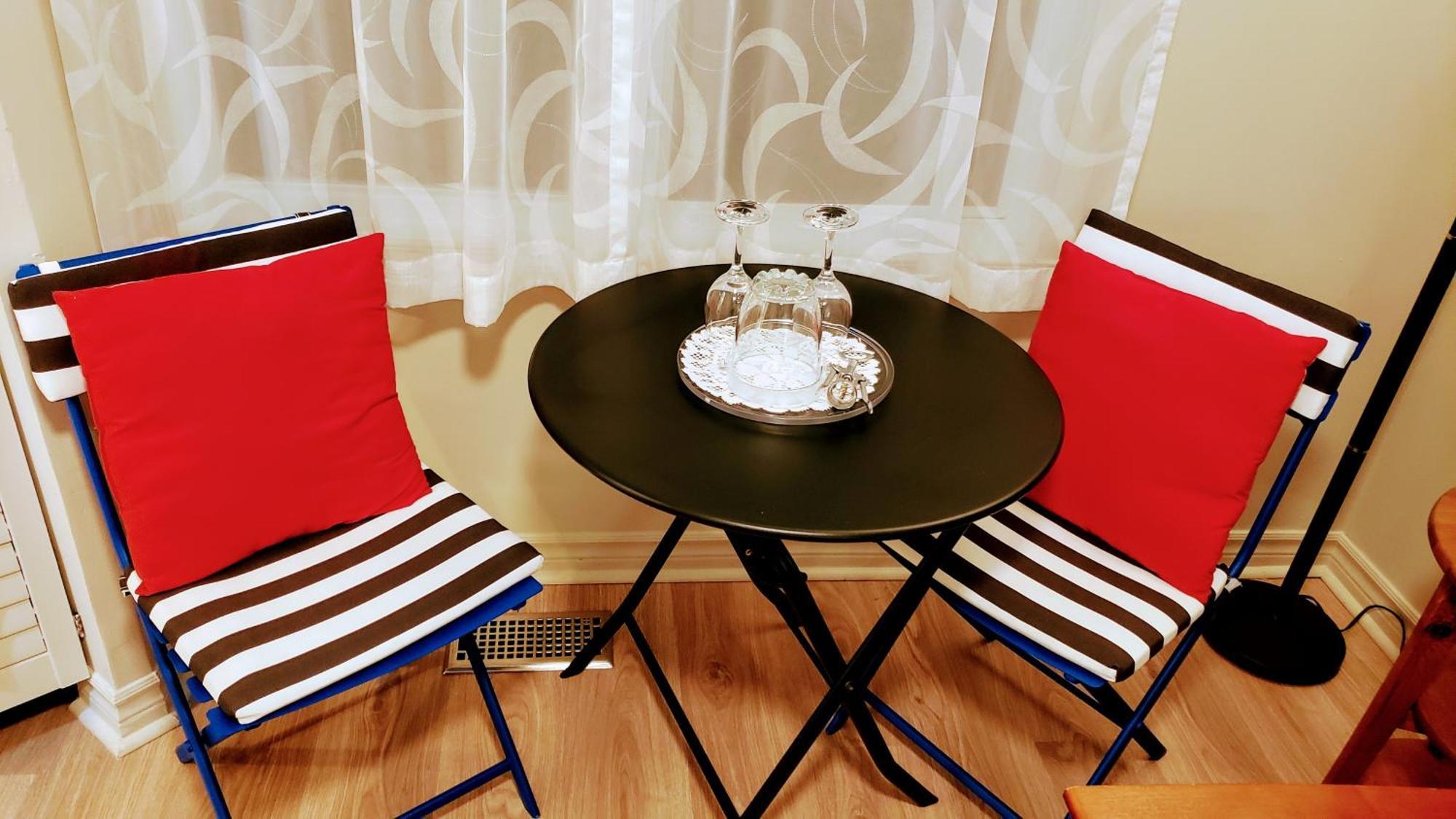 Kokomo Inn Bed And Breakfast Ottawa-Gatineau'S Only Tropical Riverfront B&B On The National Capital Cycling Pathway Route Verte #1 - For Adults Only - Chambre D'Hotes Tropical Aux Berges Des Outaouais Bnb #17542O Oda fotoğraf